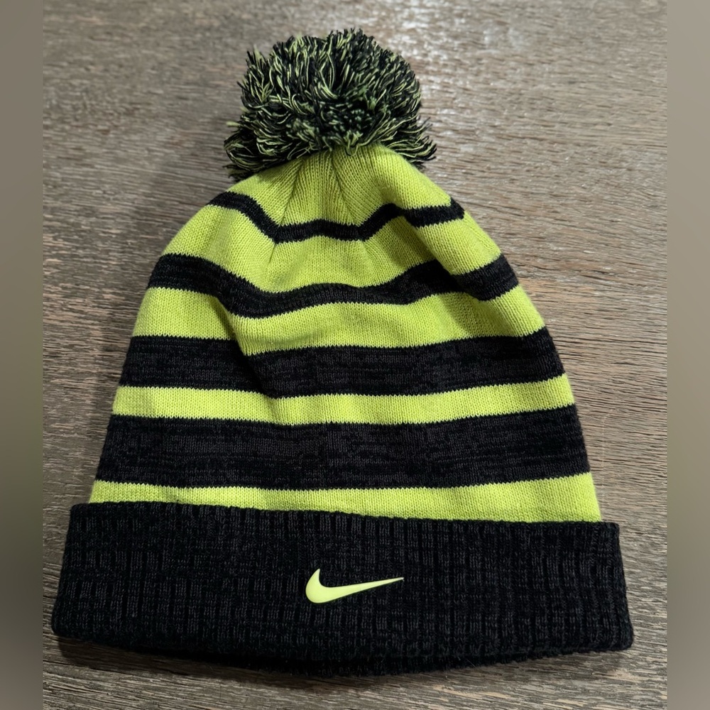 ☀️Nike Kids Pom Beanie - Black and Neon Green